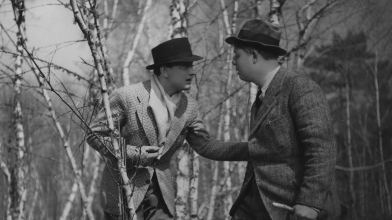 (1939) Fransa'da Jean Renoir'in Oyunun Kuralı adlı filmi tam bir felaket olur sonraları dahice bir sınıf hicvi olarak kabul görecektir.