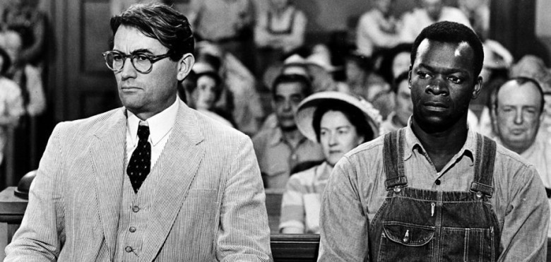 (1962) Amerika'nın büyümekte olan vatandaşlık hakları hareketi ırkçılıkla mücadele ederken Bülbülü Öldürmek'in film uyarlamasında avukat Atticus Finch'de aynı şeyi yapmaktadır.