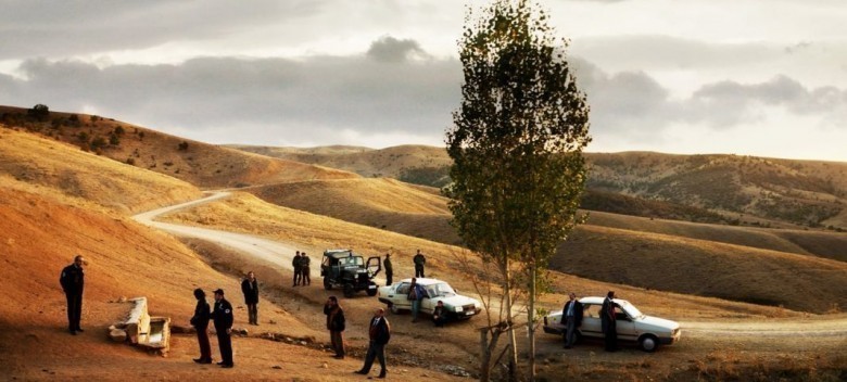 (2011) Yönetmen Nuri Bilge Ceylan'ın Bir Zamanlar Anadolu'da filmi bir cinayet ekibinin amansız vazifelerini gözler önüne serer.