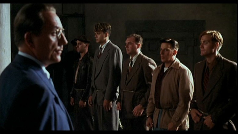 İki şeye inanırım: Disiplin ve İncil. Burada, bu ikisini de alacaksınız. Tanrı'ya güvenin. Kıçlarınız bana emanet. Shawshank'e hoş geldiniz.