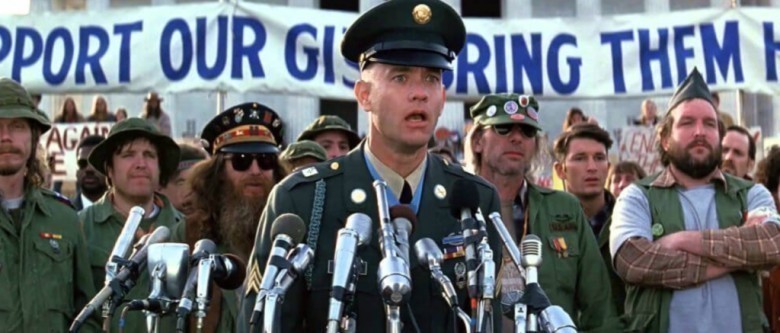 Ben bir futbol yıldızı, bir kahraman, ülke içinde tanınan ve karides teknesi kaptanı ve üniversite mezunu olduğum için Alabama'da güzel iş teklifleri aldım.