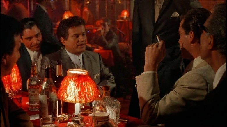 Hapse kim girer biliyor musun ? zenci hırsızlar. Niye yakalanırlar biliyor musun ? çünkü kaçtıkları arabada uyuya kalırlar.