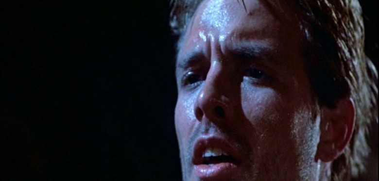 Dinle ve anla artık! şu Yokedici dışarıda cirit atıyor. Onunla pazarlık yapılamaz. O ikna edilemez. Onda acıma, nedamet ya da korku hisleri yoktur. Dahası, o kesinlikle durmayacak!