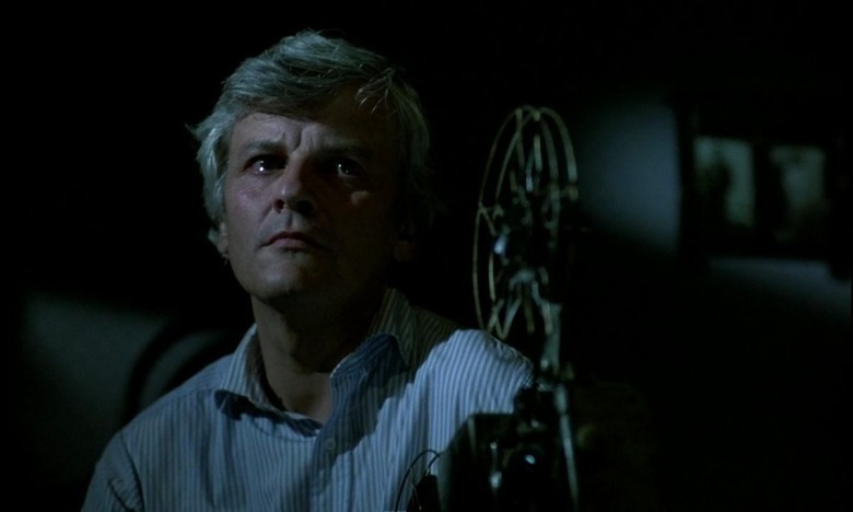 Geri döndüğün zaman her şey değişmiş oluyor, çark kırılmış, bulmaya geldiğin gitmiş, senin olan kayıp.