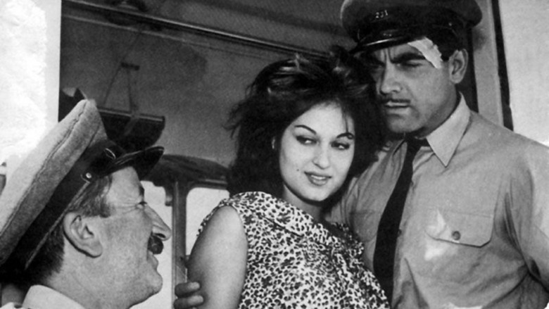 Femme Fatale, karmaşık olay örgüsü kent ve yolculuklar Olmazsa olmazlarıdır Otobüs Yolcuları'nın