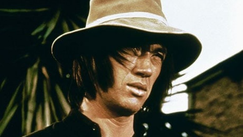 "Şair olamıyorsan şiir ol." - David Carradine.